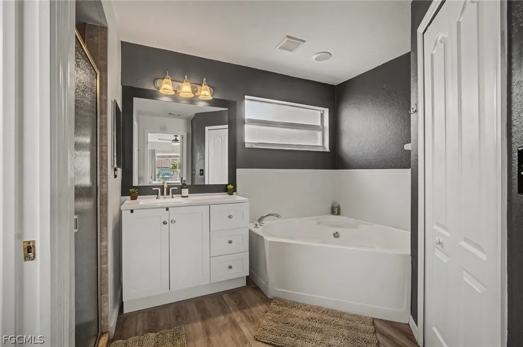 2706 SW 3rd Place Cape Coral FL 33914