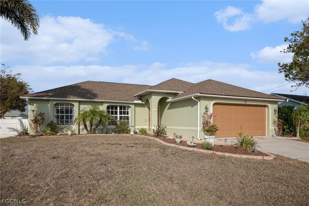 2706 SW 3rd Place Cape Coral FL 33914
