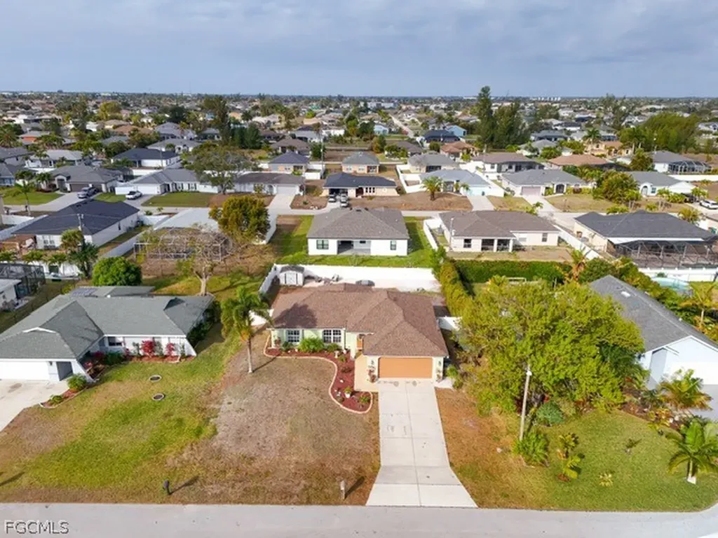 2706 SW 3rd Place Cape Coral FL 33914