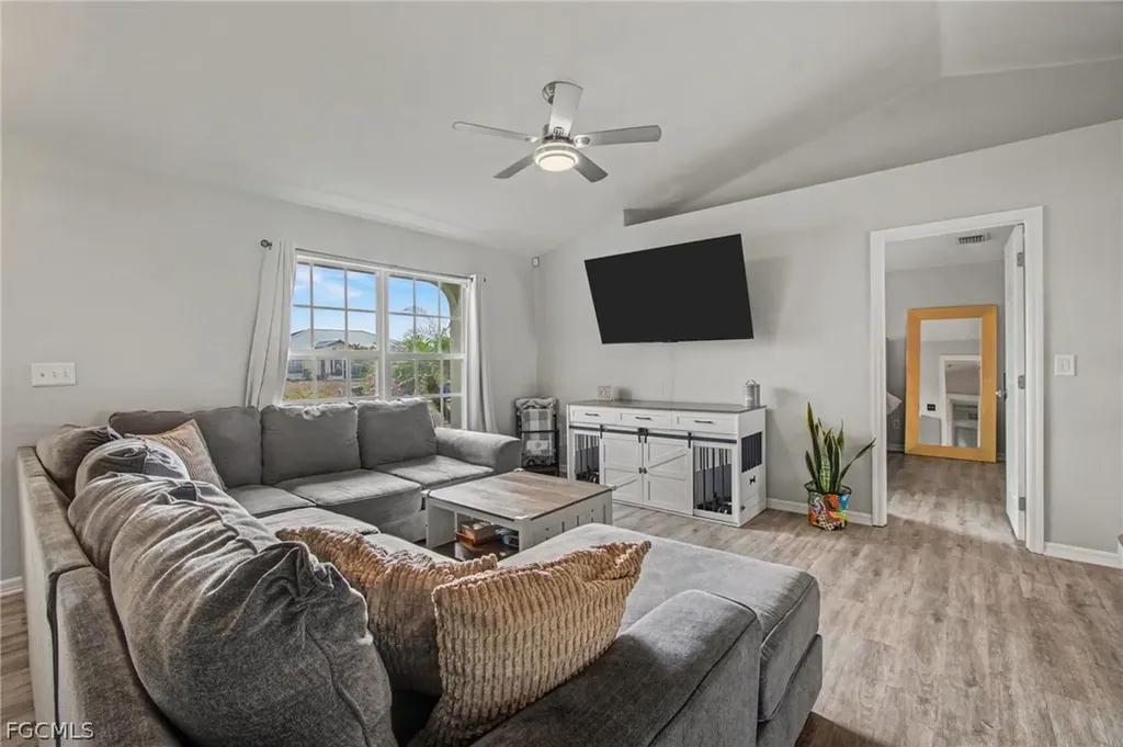2706 SW 3rd Place Cape Coral FL 33914