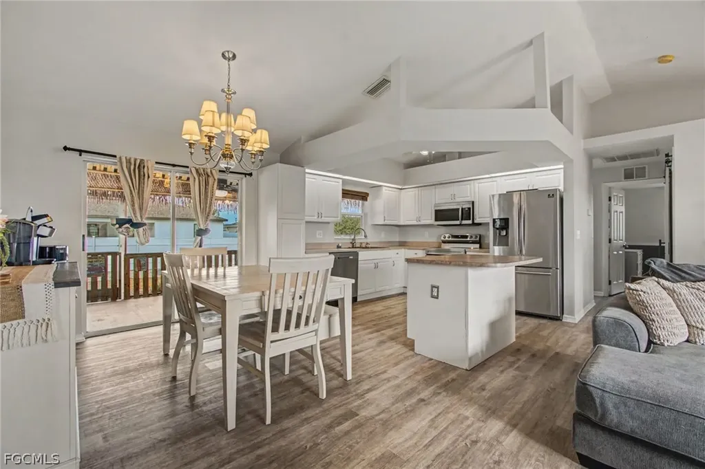 2706 SW 3rd Place Cape Coral FL 33914