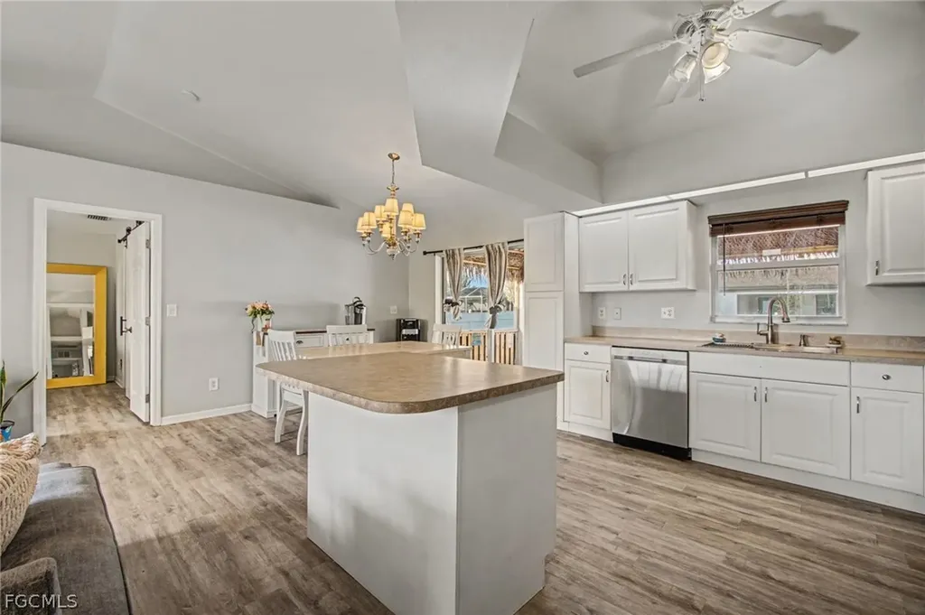 2706 SW 3rd Place Cape Coral FL 33914