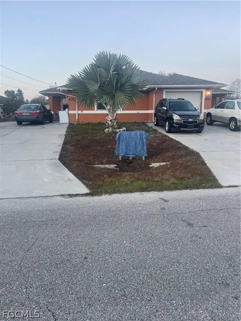 4721/4723 26th Street SW Lehigh Acres FL 33973