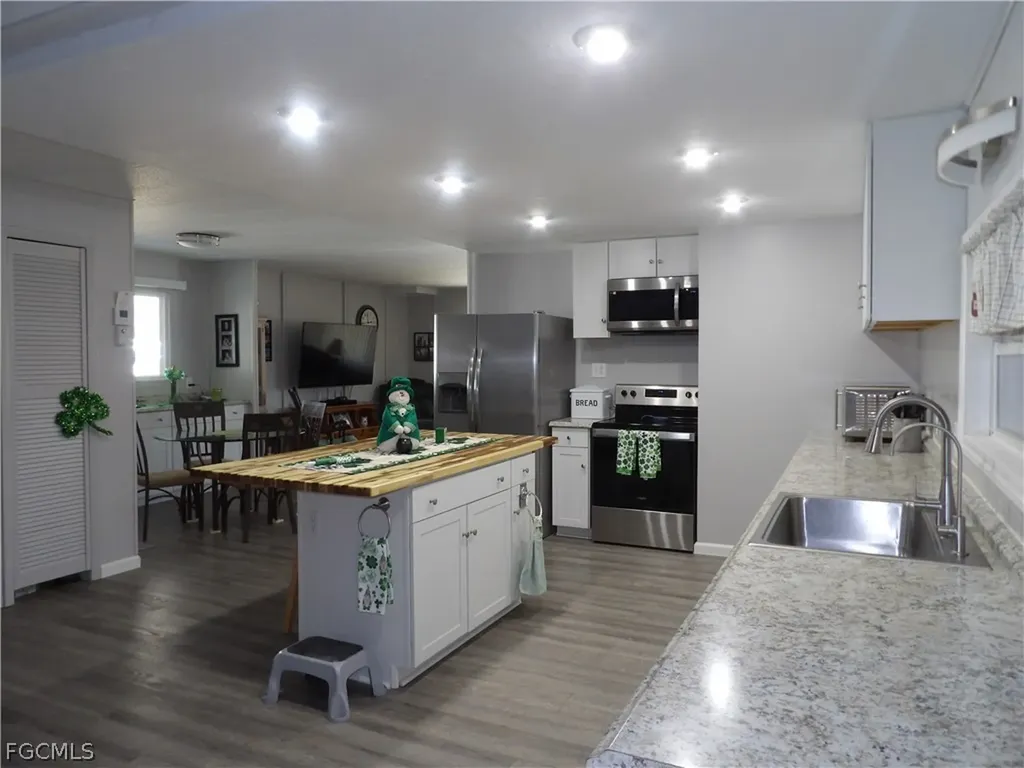 563 Timber Lane S North Fort Myers FL 33917