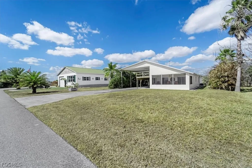 1079 Lock Lane Moore Haven FL 33471