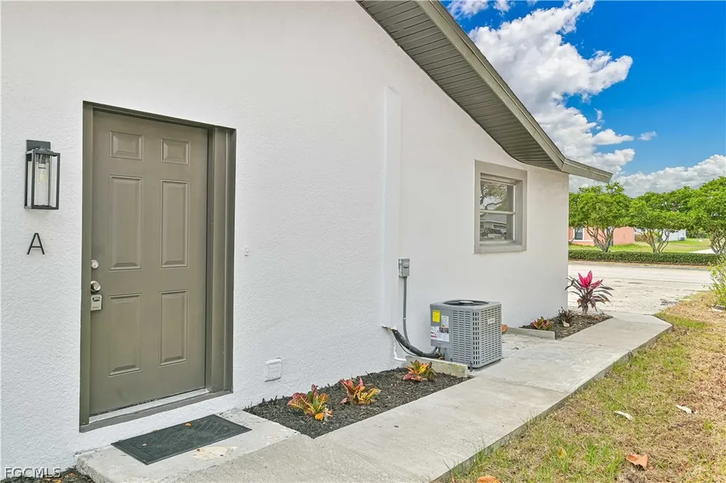 115 SE 24th Avenue Cape Coral FL 33990