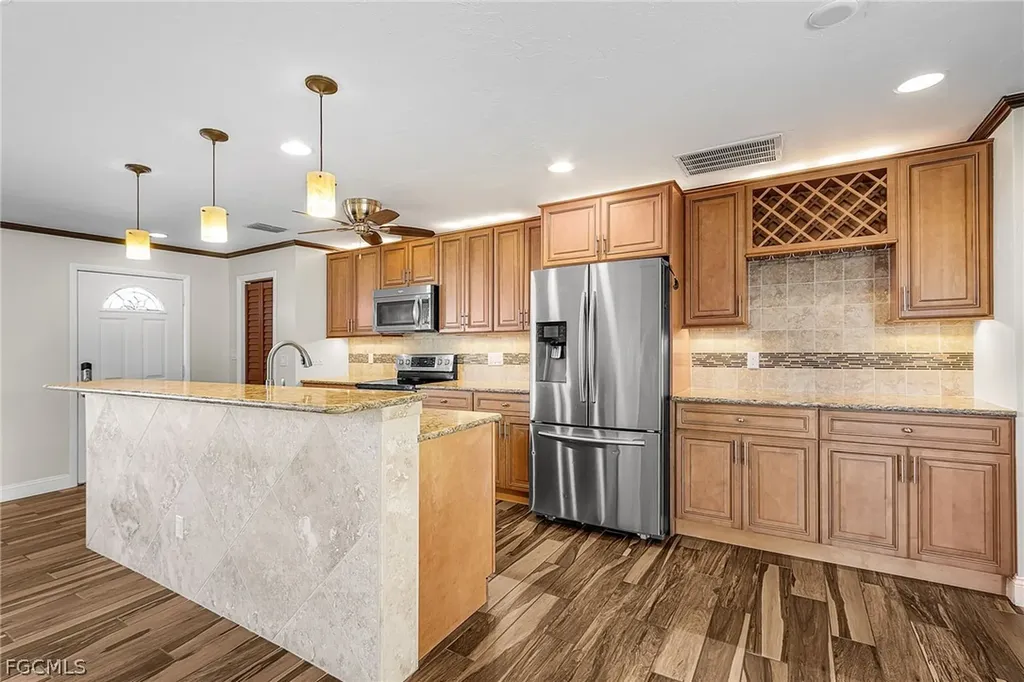 910 SE 15th Street Cape Coral FL 33990