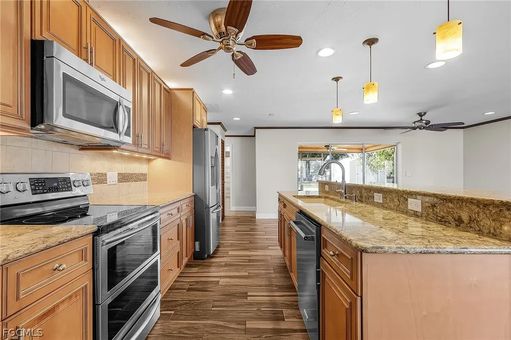 910 SE 15th Street Cape Coral FL 33990