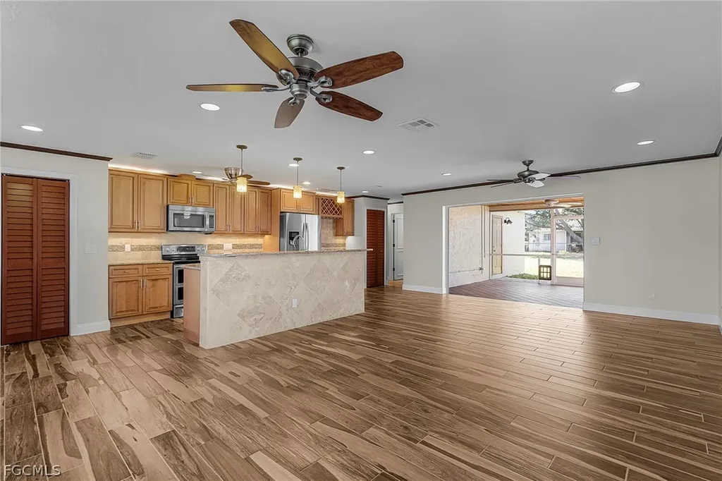 910 SE 15th Street Cape Coral FL 33990