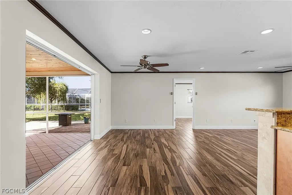 910 SE 15th Street Cape Coral FL 33990