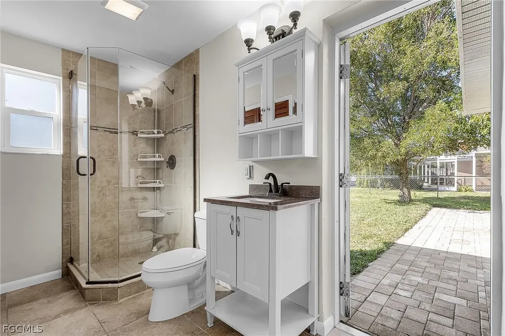 910 SE 15th Street Cape Coral FL 33990