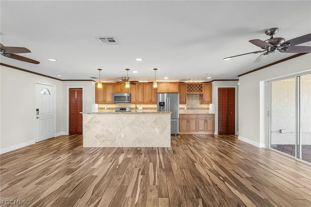 910 SE 15th Street Cape Coral FL 33990