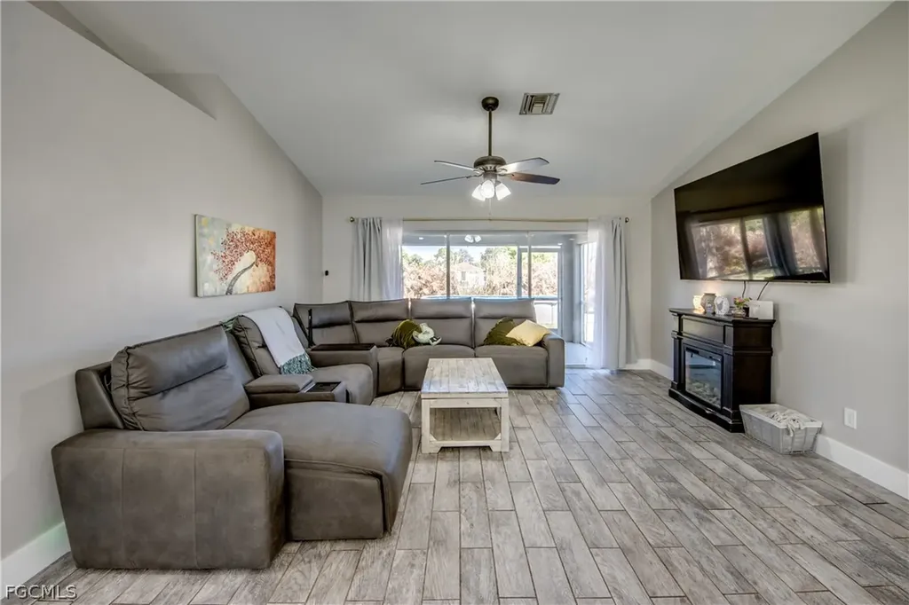 2912 52nd Street W Lehigh Acres FL 33971