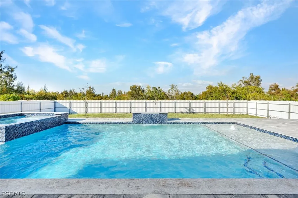 2917 NW 27th Street Cape Coral FL 33993