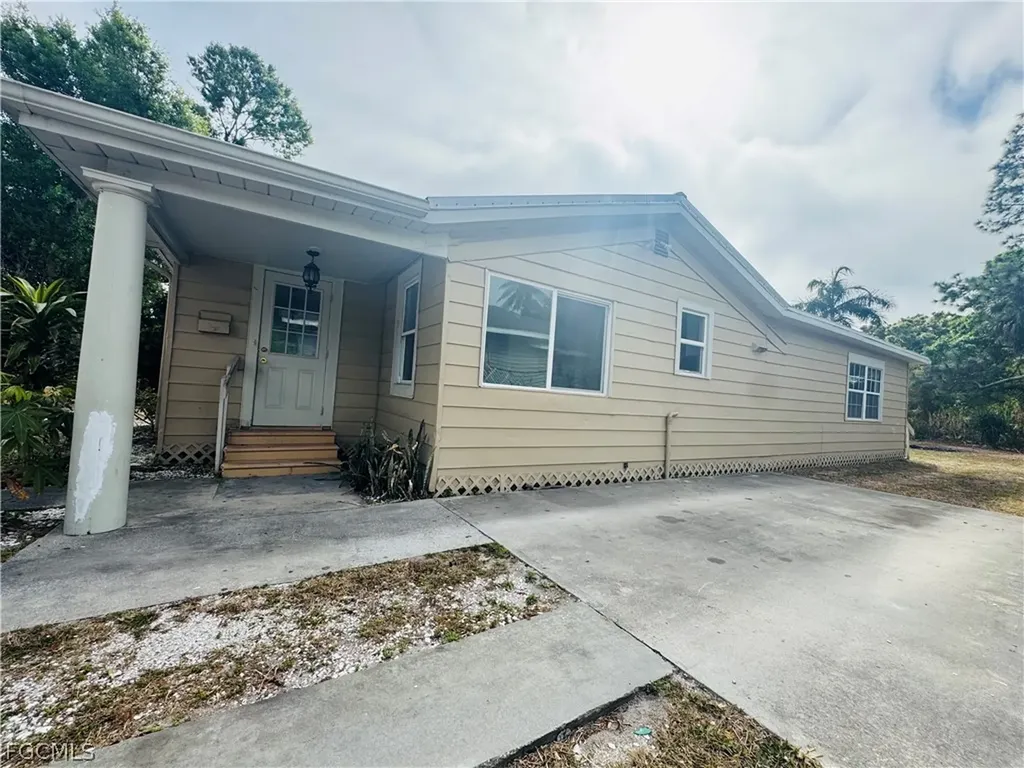 3768 Desoto Avenue Fort Myers FL 33916