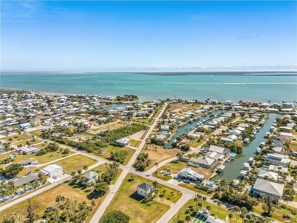 2420 Poinciana Avenue St. James City FL 33956