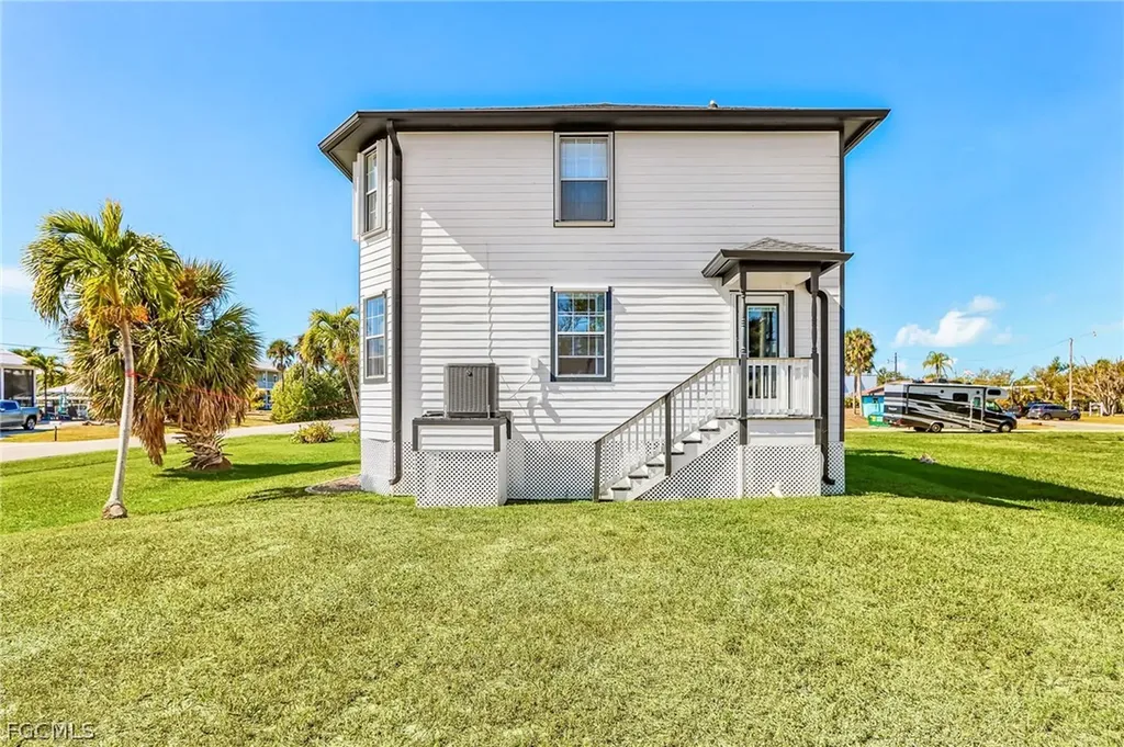 2420 Poinciana Avenue St. James City FL 33956