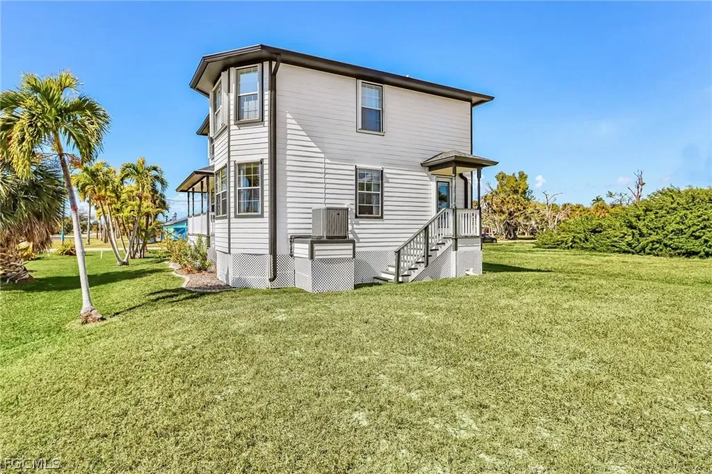2420 Poinciana Avenue St. James City FL 33956