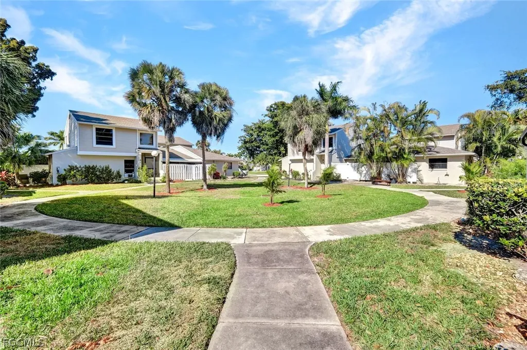 1423 SW Courtyards Terrace Cape Coral FL 33914