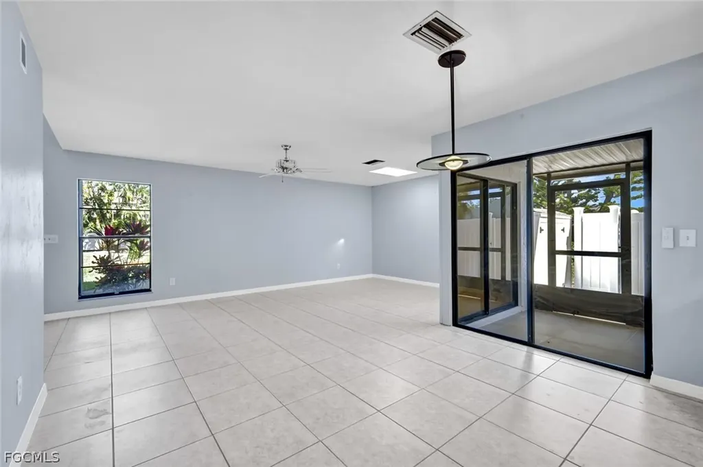 1423 SW Courtyards Terrace Cape Coral FL 33914
