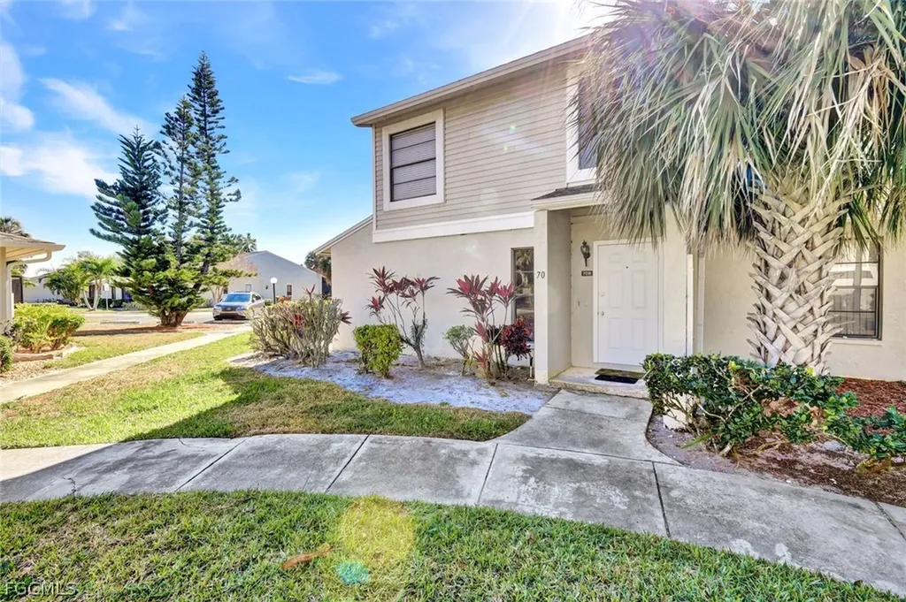 1423 SW Courtyards Terrace Cape Coral FL 33914