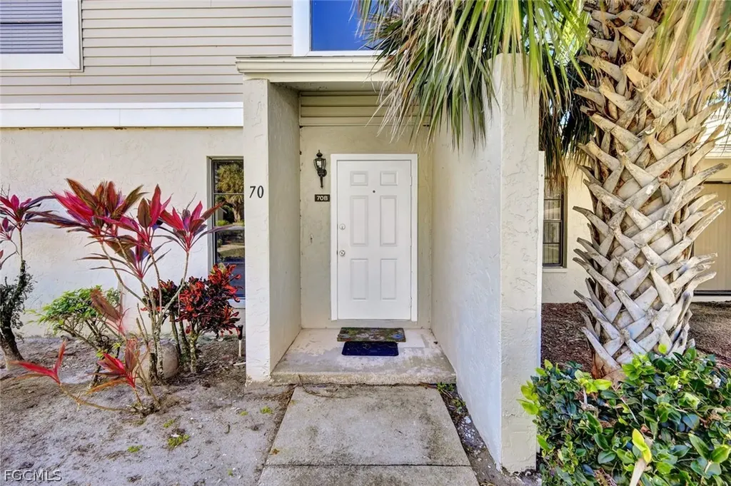 1423 SW Courtyards Terrace Cape Coral FL 33914
