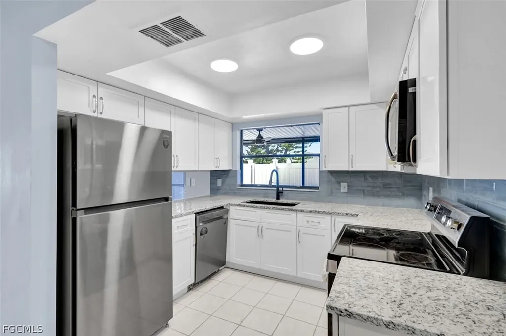 1423 SW Courtyards Terrace Cape Coral FL 33914