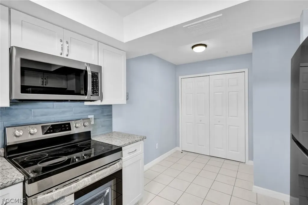 1423 SW Courtyards Terrace Cape Coral FL 33914