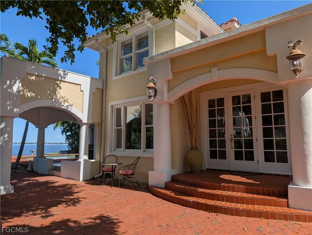2878 Valencia Way Fort Myers FL 33901