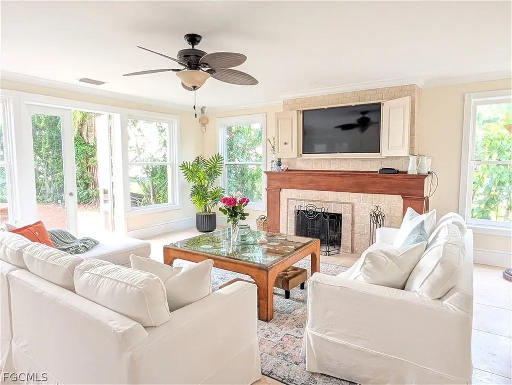 2878 Valencia Way Fort Myers FL 33901