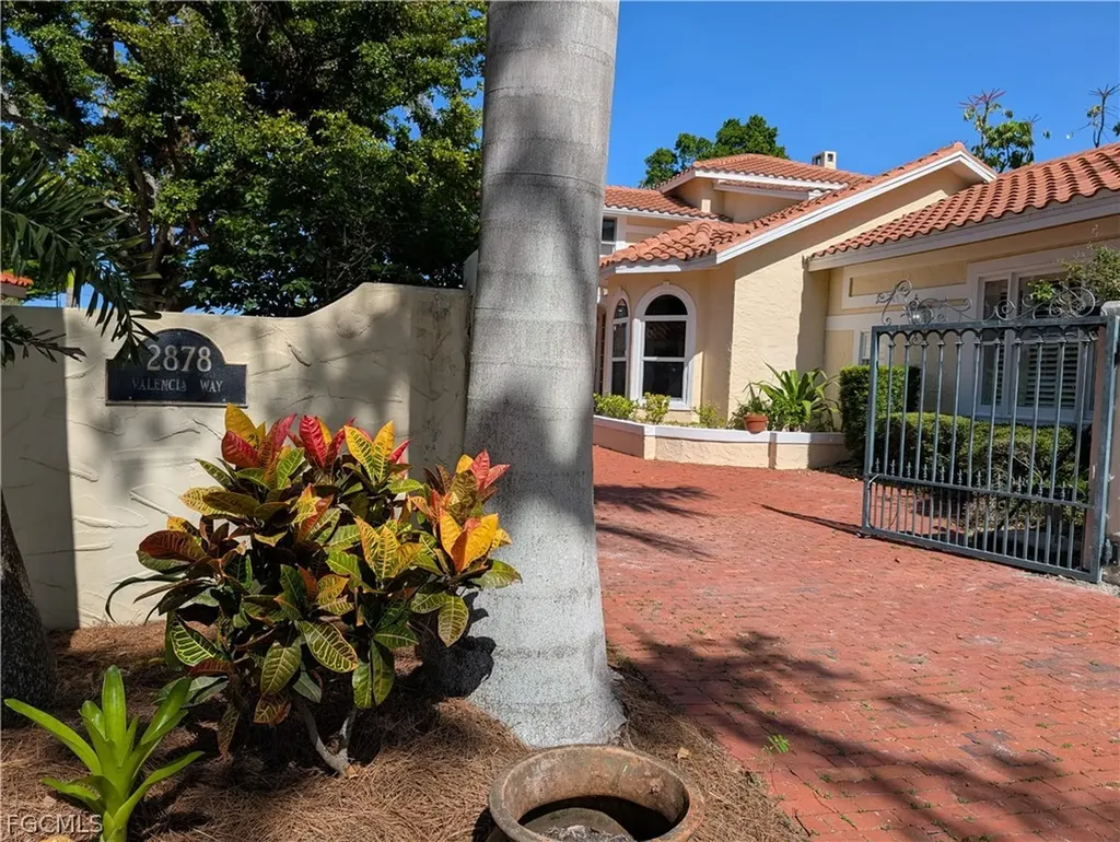 2878 Valencia Way Fort Myers FL 33901