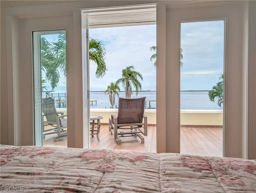 2878 Valencia Way Fort Myers FL 33901