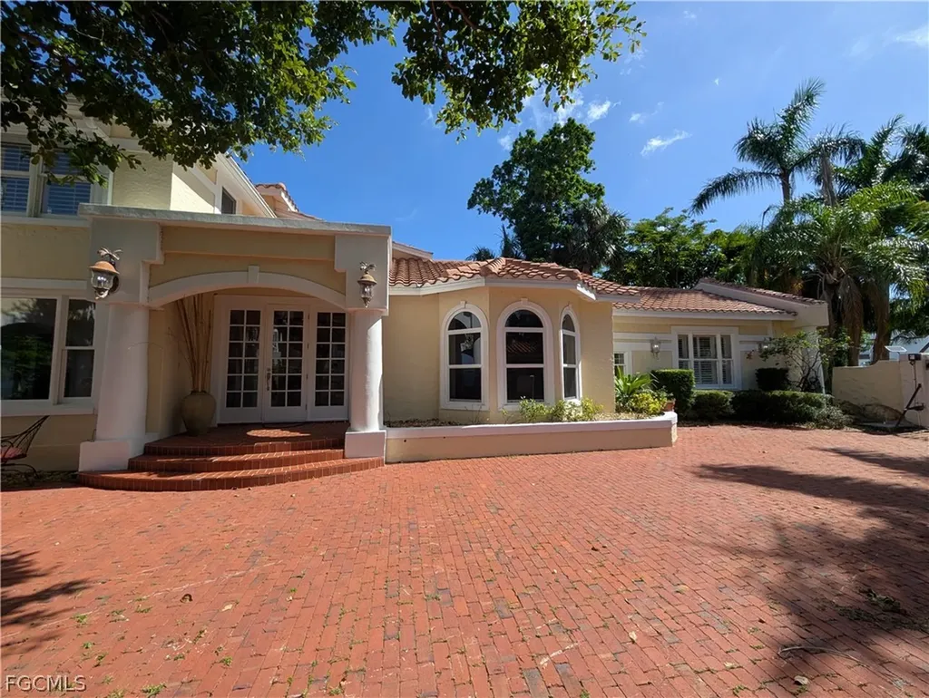 2878 Valencia Way Fort Myers FL 33901