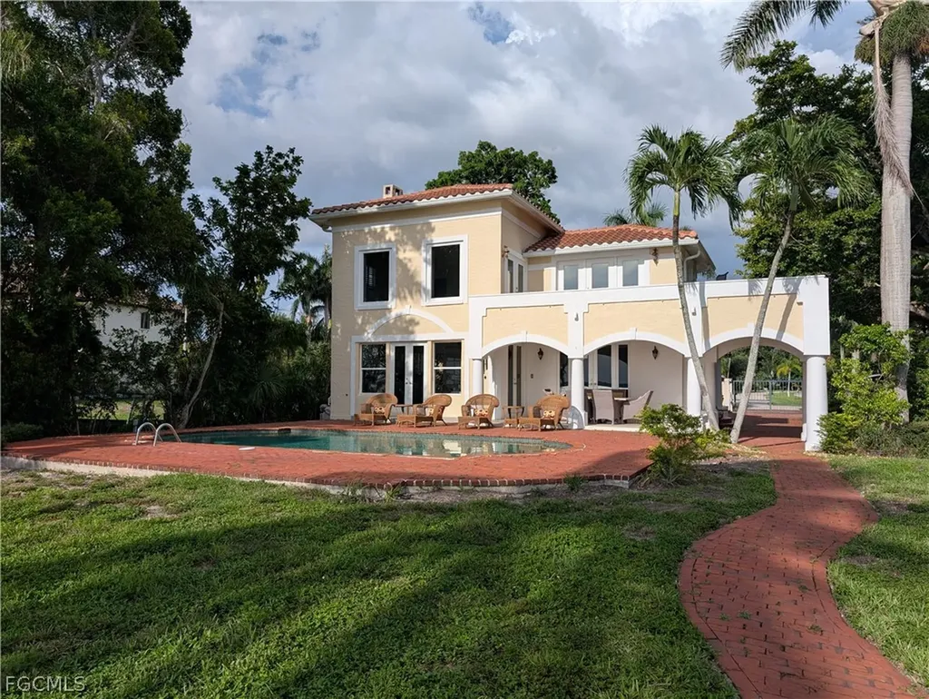 2878 Valencia Way Fort Myers FL 33901
