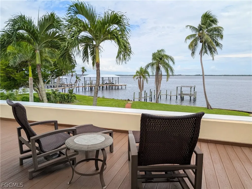 2878 Valencia Way Fort Myers FL 33901