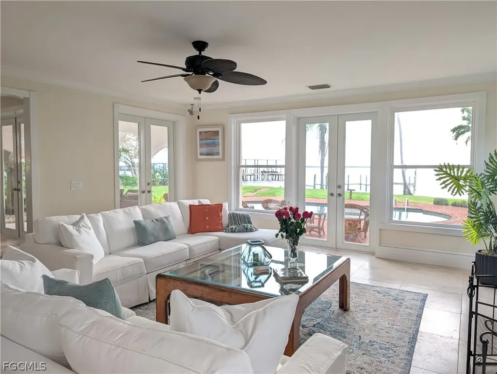 2878 Valencia Way Fort Myers FL 33901