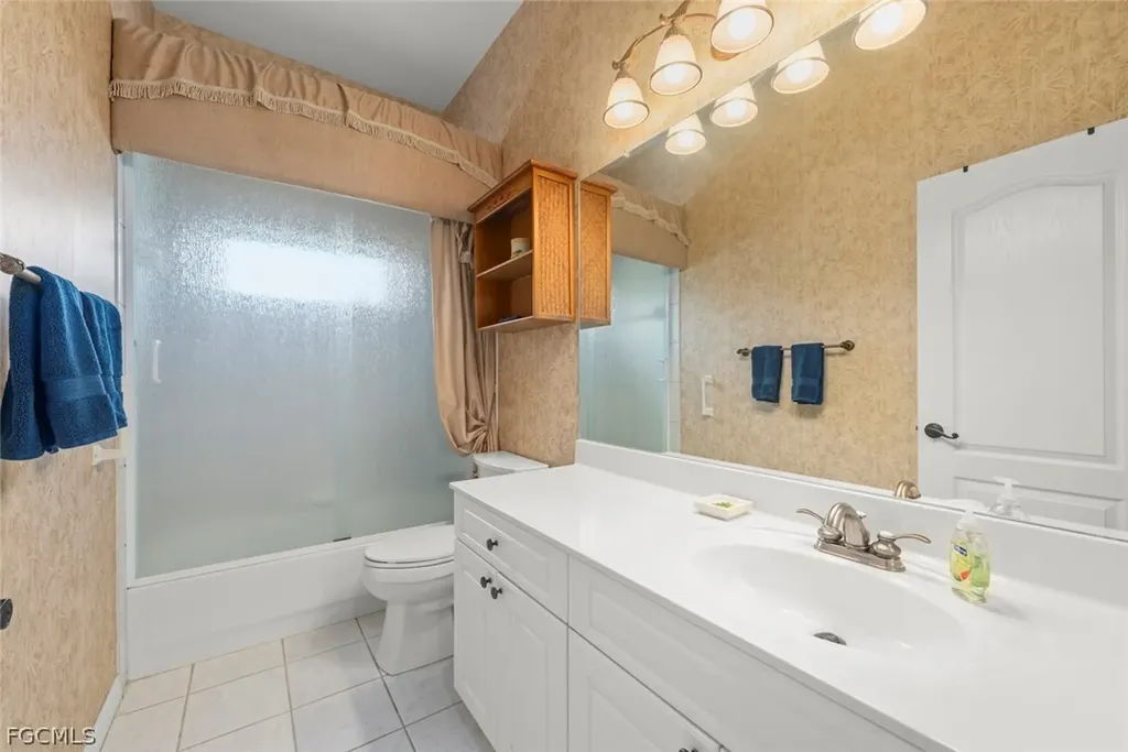 8201 Glenfinnan Circle Fort Myers FL 33912