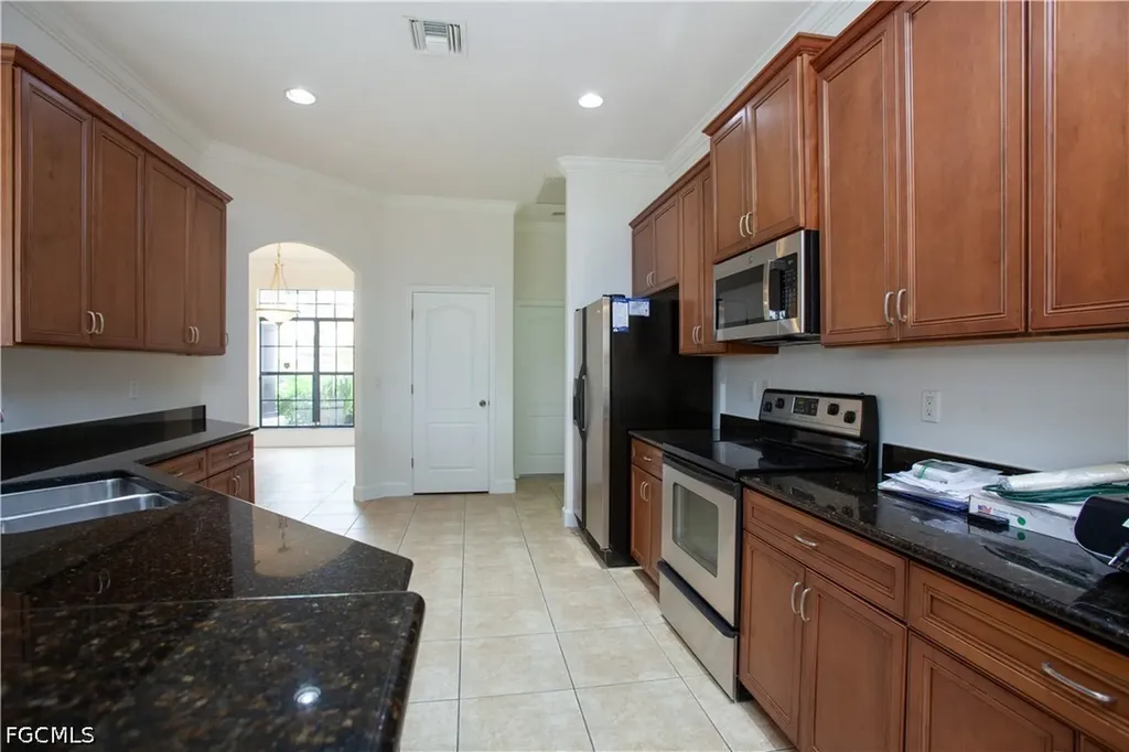 2110 SW 38th Terrace Cape Coral FL 33914