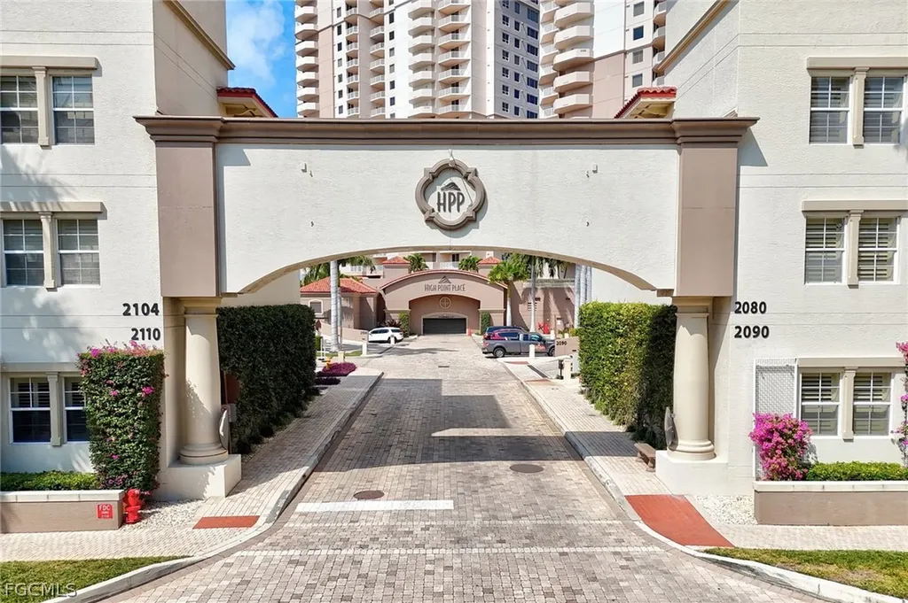 2090 W First Street Fort Myers FL 33901