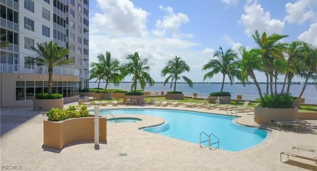 2090 W First Street Fort Myers FL 33901
