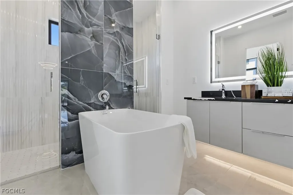 2402 Everest Parkway Cape Coral FL 33904