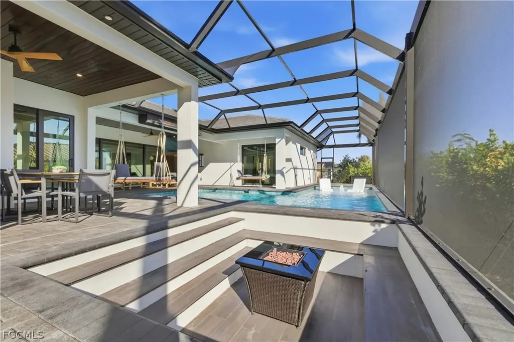 2402 Everest Parkway Cape Coral FL 33904