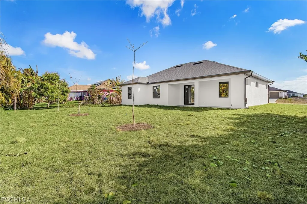 1102 NE 4th Place Cape Coral FL 33909