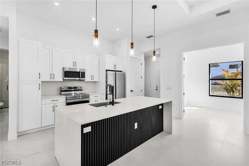 1102 NE 4th Place Cape Coral FL 33909