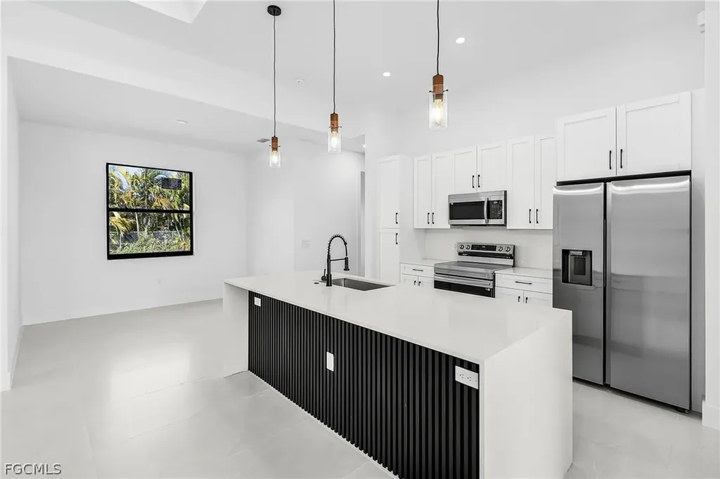 1102 NE 4th Place Cape Coral FL 33909