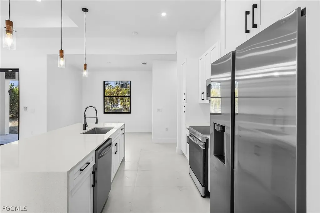 1102 NE 4th Place Cape Coral FL 33909