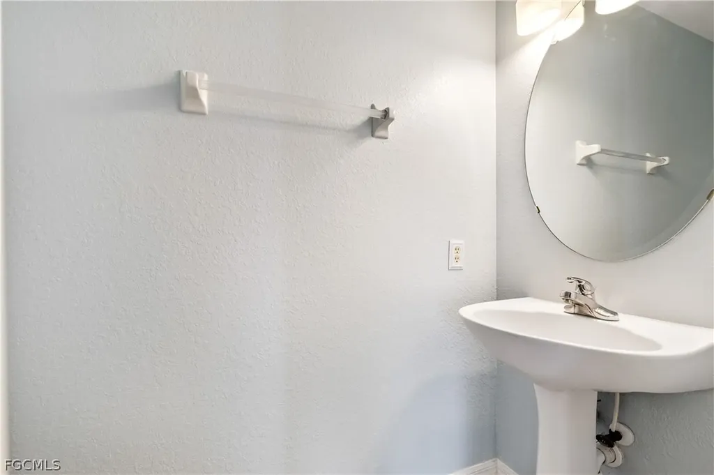 1109 NW 1st Avenue Cape Coral FL 33993