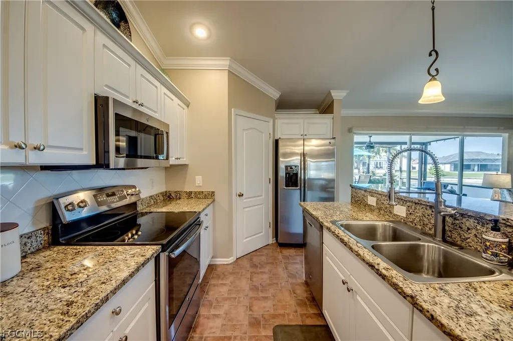 3038 SW 10th Place Cape Coral FL 33914