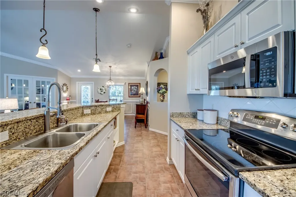 3038 SW 10th Place Cape Coral FL 33914