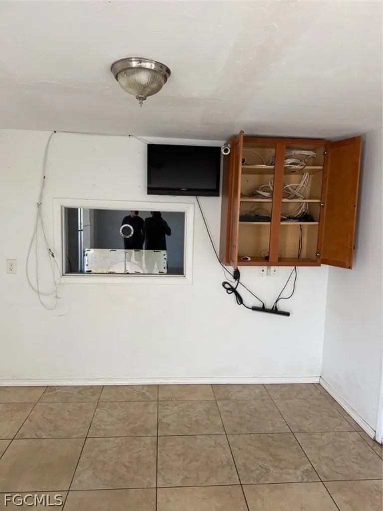1002 SE 9th Street Cape Coral FL 33990